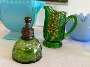lot 400 image: Vintage Lovely Things