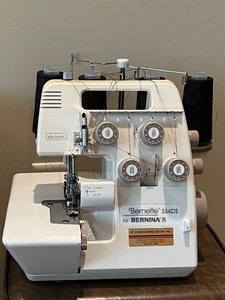 lot 412 image: Bernina Bernette 334DS Serger