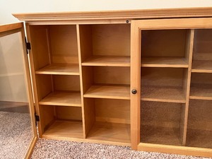 lot 411 image: Longabergers Collectors Club Display Shelf