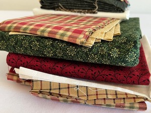 lot 428 image: Fat Quarter Fabric Bundle