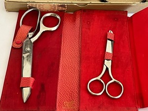 lot 433 image: Vintage Scissors