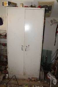 lot 520 image: Metal Storage Cabinet 4-shelf2-door