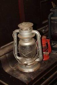 lot 522 image: Vintage 14 Lantern