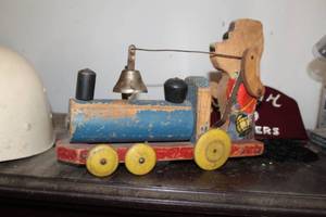 lot 535 image: Vintage Wood Toy Train