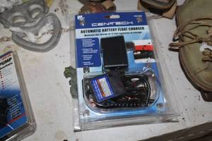 lot 587 image: Cen-Tech 12V Automatic Battery Float Charger (New)