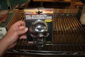 lot 590 image: Bully Skull Hitch Cover Brake Light (New)