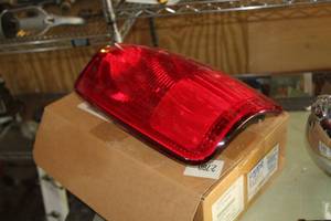 lot 603 image: 1998-2002 Lincoln Navigator Outer LH Tail Lamp Assembly