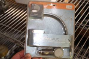 lot 611 image: Griffen TuneFlex Aux for iPod Nano (in original packaging)