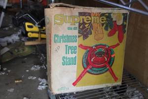 lot 623 image: Supreme One 401 Christmas Tree Stand (in original packaging)