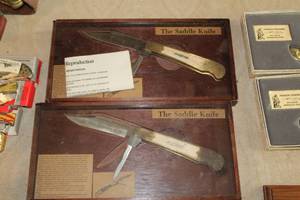 lot 631 image: Lot of (2) Saddle Knives