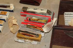 lot 635 image: Lot of (4) Collectible Knives (in original packaging)