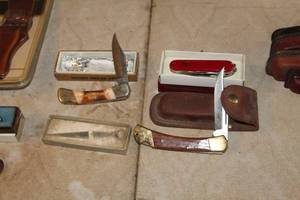 lot 639 image: Lot of (4) Assorted Pocket Knives
