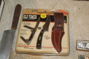 lot 642 image: Schrade Cutlery Old Timer Knife Set (in original packaging)