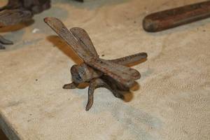 lot 645 image: Dragonfly Cast Iron Figurine