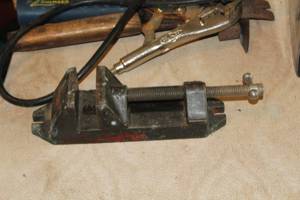 lot 650 image: Bench Vise