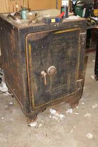 lot 516 image: Combination Safe