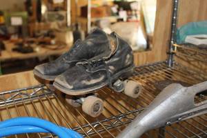 lot 675 image: Vintage Mens Roller Skates