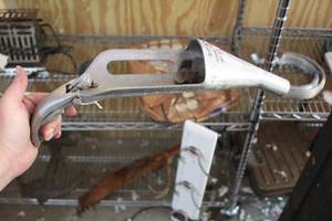 lot 677 image: Vintage Rite-Way Oil Can OpenerPour Spout