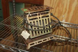 lot 682 image: Vintage Toaster