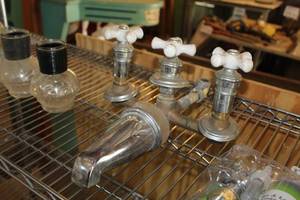 lot 696 image: Bath Tub Faucet Set 3-Handle