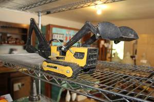 lot 708 image: Vintage Tonka Tractor with Bucket