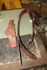 lot 716 image: Leather Gun Belt and Holster