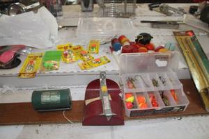 lot 723 image: Vintage Assorted Fishing Tackle