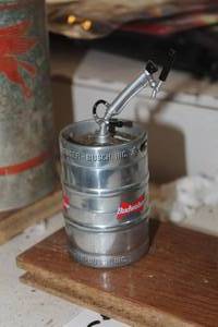 lot 724 image: 4 Budweiser Keg Coin Bank