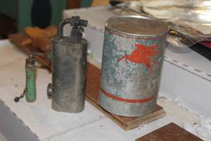 lot 725 image: Vintage Oil Can, Torch