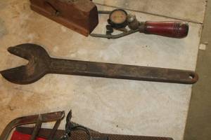 lot 735 image: Bulldog No. 4 22 Wrench