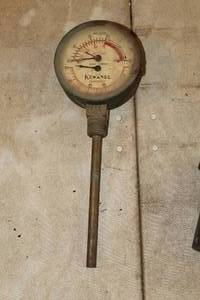 lot 738 image: Vintage Pressure Gauge