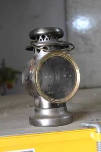 lot 764 image: Vintage 7-12 Oil Lantern