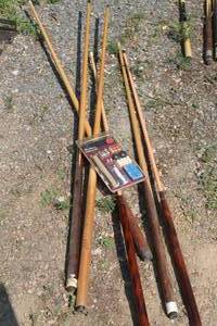 lot 786 image: Lot of (6) Pool Cues with Repair Kit