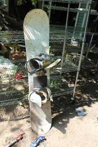 lot 807 image: The Mighty Eldo Snowboard with Liquid Bindings