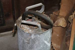 lot 824 image: Vintage General 28 Fire Extinguisher