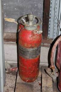 lot 827 image: Vintage 28 CO2 Dry Chemical Fire Extinguisher