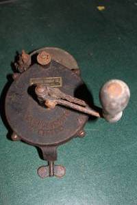 lot 862 image: Vintage Lakeside Foundry Co Grinder