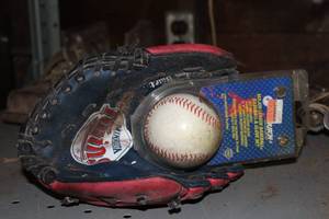 lot 878 image: Vintage MN Twins Ball and Glove Set