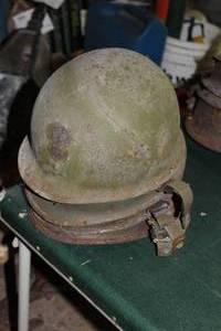 lot 913 image: Lot of (4) Military Helmets