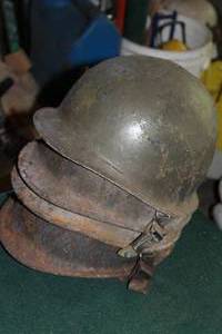 lot 914 image: Lot of (4) Military Helmets