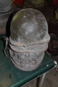 lot 915 image: Lot of (4) Military Helmets