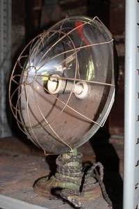 lot 918 image: Vintage 16 Heat Lamp