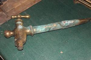 lot 921 image: Brass Valve