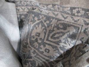 lot 22 image: Safavieh Reflection Collection Area Rug