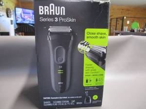 lot 27 image: Braun Series 3 Proskin Electric Razor