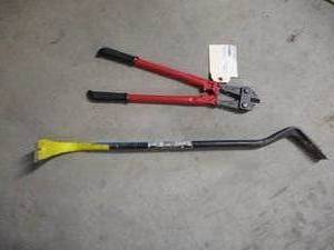 lot 23 image: Bolt Cutters and Crowbar