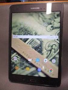 lot 25 image: Samsung Tablet