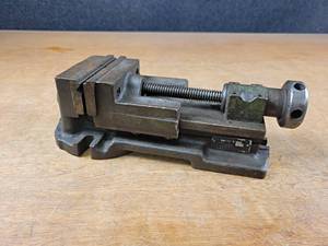 lot 2185 image: Gem Vise Model GV500 Machinist Vise - 4.5 Jaws