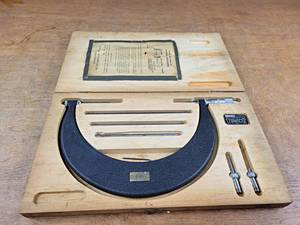 lot 2189 image: TUMICO 6 to 9 Micrometer in Wood Case - Part No. M09-R - Made in St. James MN