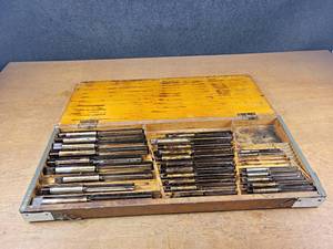 lot 2191 image: Cleveland Straight Flute Reamer Set in Wood Case - From 1-732 to 38 - Not Complete